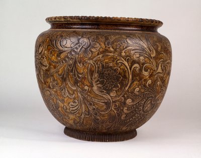 Ein großer Martin Brothers Jardiniere, dekoriert mit rankenden Pflanzen und Laub, 1888 von Martin Brothers