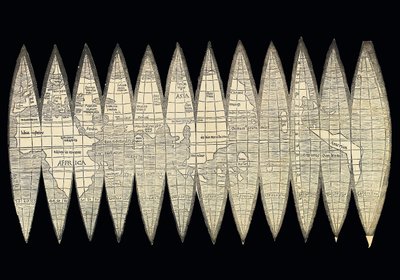 Weltkarte in Form eines Satzes von terrestrischen Globussegmenten, 1507 von Martin Waldseemuller