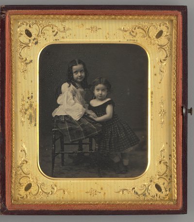 Ohne Titel (Porträt von zwei Mädchen) von Mathew B. Brady