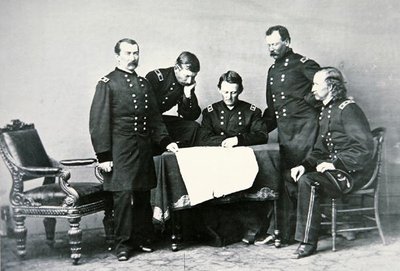 General Sheridan (1831-88) in Konferenz mit seinem Stab, einschließlich George Custer (1839-76) von Mathew Brady