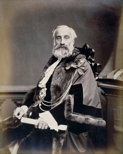 Mr. Burt, Sheriff von London, trägt eine scharlachrote Robe, ein Scheriffsabzeichen und eine Kette, ca. 1865 von Maull and Co