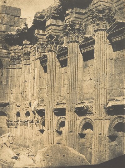 Innere Kolonnade des Naos des Jupiter-Tempels, in Baalbek Heliopolis, 15. September 1850 von Maxime Du Camp