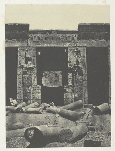 Médinet-Habou, östlicher Teil des Peristyls des Palastes von Ramses-Méiamoun; Theben von Maxime Du Camp