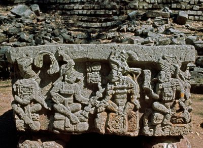 Altar Q mit Krönung des Königs der aufgehenden Sonne, 776 n. Chr. von Mayan