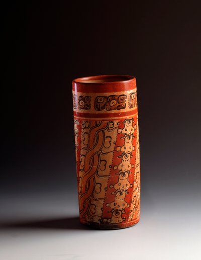 Polychromer zylindrischer Tonvase. Aus Tikal von Mayan Mayan