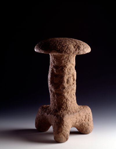 Präkolumbianische Kunst, Maya-Zivilisation, Klassik: Steinskulptur in Form eines Tripod-Pilzes. Aus Chimaltenango, Guatemala. Guatemala, Museo Nazionale di Archeologia e Etnologia von Mayan Mayan