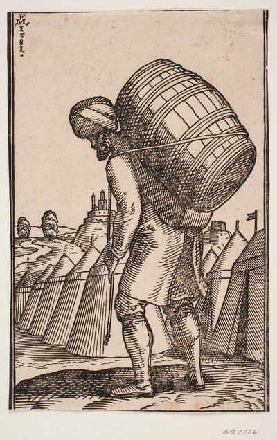 Mann, der ein Fass auf dem Rücken trägt, in einem Zeltlager von Melchior Lorck