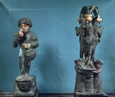 Hammurabi betet vor einem heiligen Baum und der heilige Baum besteht aus drei Ziegen, aus Larsa, Südmesopotamien von Mesopotamian