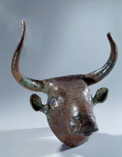 Mesopotamien: Kupferner Stierkopf (Möbelstück oder Harfe). Sumerische Periode. 2500 v. Chr. aus Tello von Mesopotamian
