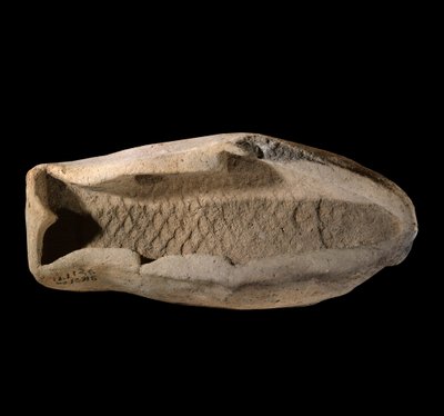 Mesopotamien: Terrakottaform in Fischform von Mesopotamian