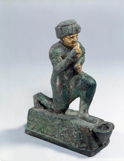Mesopotamien: Statuette aus Silber, Bronze und Gold eines knienden Verehrers, Ex-Voto gewidmet dem Gott Amurru für das Leben von Hammurabi, 1800 v. Chr. von Mesopotamian Mesopotamian