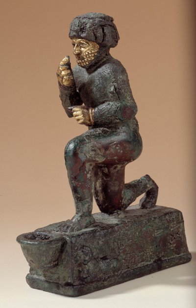 Mesopotamien: Statuette aus Silber, Bronze und Gold eines knienden Verehrers, Ex-Voto gewidmet dem Gott Amurru für das Leben von Hammurabi von Mesopotamian Mesopotamian