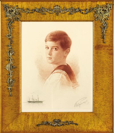 Porträt des Thronfolgers Zarewitsch Alexei Nikolajewitsch von Russland mit einer Remarque-Darstellung der kaiserlichen Yacht, 1913 von Mikhail Viktorovich Rundaltsov