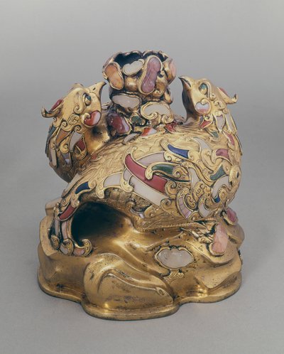 Chinesisches vergoldetes Kupfer-Weingefäß in Form von Phönixen auf einem Felsen von Ming Dynasty Chinese School