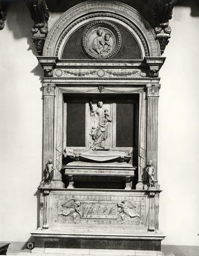 Denkmal für Graf Ugo, Markgraf der Toskana (Marmor) von Mino da Fiesole