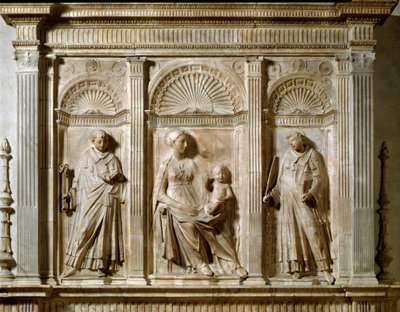 Jungfrau und Kind zwischen St. Laurentius und St. Leonhard. Hochrelief aus Marmor von Mino da Fiesole
