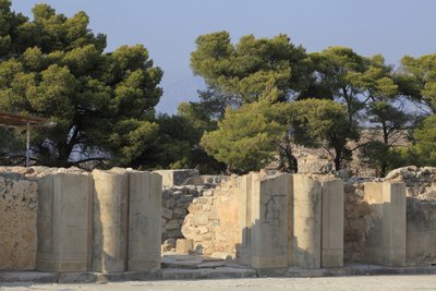 Minoische archäologische Stätte von Phaistos. Tor des Nordflügels, das sich vom zentralen Hof öffnet. Der Nordflügel ist der wichtigste Flügel des Palastes, da angenommen wird, dass er die „Königlichen Gemächer“ beherbergte. von Minoan