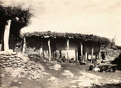 „Ein Imperium aufbauen“ im faschistischen Zeitalter: ein abessinisches Haus in Edmò, 09/05/1936 von Modestino Baldinetti