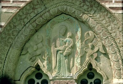 Madonna mit Kind, Fensterausschnitt der Kirche, erbaut 1413-17 von Morava School