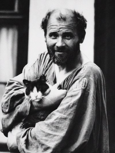 Gustav Klimt mit einer Katze, 1911 von Moritz Nähr