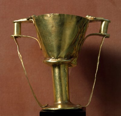 Mykenische Kunst mit minoischen Einflüssen: Kelch (oder Becher) aus Gold mit Doppelgriff, genannt Nestors Becher. 16. Jahrhundert v. Chr. Aus Grab IV von Mykene. Athen, Nationales Archäologisches Museum von Mycenaean