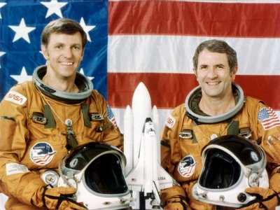 Astronauten Joe Engle und Richard Truly, zweiter Space Shuttle Flug, November 1981 von NASA Images