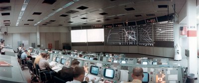 Der Missionskontrollraum im Missionskontrollzentrum, Houston, Texas, USA, 1971 von NASA Images