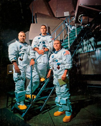 Die Besatzung von Apollo 8 vor einem Simulator, 1968 von NASA Images