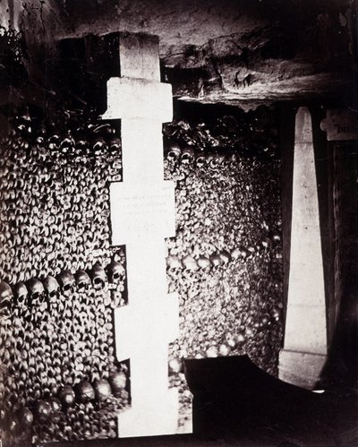 Die Beinhäuser der Katakomben von Paris. In der Nähe der Quelle von Lethe oder Vergessen von Nadar