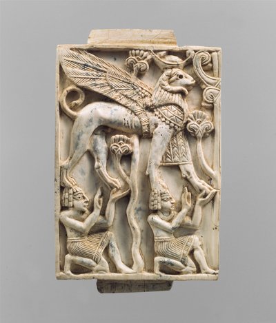 Möbelplakette mit einem widderköpfigen Sphinx, ca. 9.-8. Jahrhundert v. Chr. von Neo Assyrian