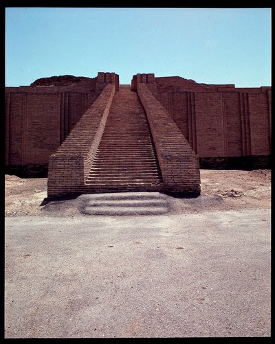 Ansicht der Treppe der rekonstruierten Zikkurat, 2050 v. Chr. von Neo Sumerian