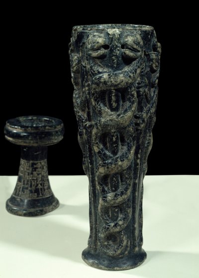 Libationsvase von Gudea für Ningishzidda. Kunst Mesopotamiens. Neusumerische Periode (ca. 2150-2000 v. Chr.) Steatit. Aus Tello. Höhe: 0,23 m. Musée du Louvre von Neo Sumerian Neo Sumerian