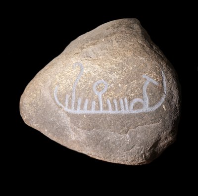 Schwedisches neolithisches Graffiti, das ein Schiff darstellt. Stockholm Historiska Museet Schweden von Neolithic Neolithic