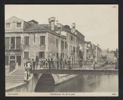 Ansicht des Rio dei Tre Ponti in Venedig von Neue Photographische Gesellschaft