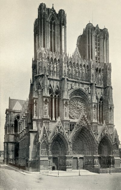Ein großes gotisches Gebäude: Die Kathedrale von Reims, erbaut im 13. und 14. Jahrhundert, um 1930 von Neurdein