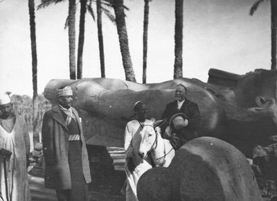 Gefallene monumentale Statue von Ramses II., Memphis, Ägypten, um 1890 von Newton and Co