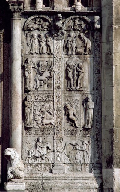 Detail von der Südseite der Westvorhalle von Nicholaus