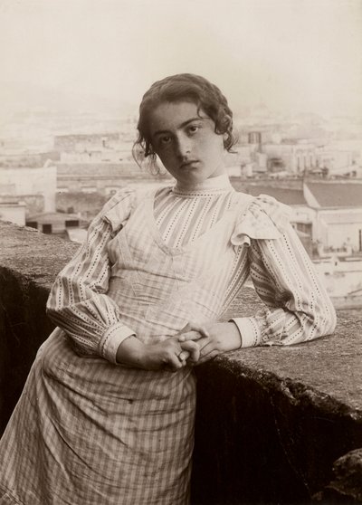 Junge Frau auf einer Terrasse, Neapel von Nicola Biondi