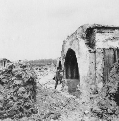 Unterstand aus Beton und mit Wellblech ausgekleidet, Erster Weltkrieg, um 1914-1918 von Nightingale and Co