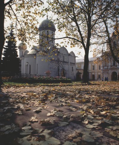 Die Dreifaltigkeitskathedrale mit dem Grab des Heiligen Sergius von Radonesch, 1422 von Old Russian Architecture
