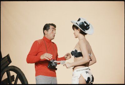 Dean Martin als Matt Helm am Set von 