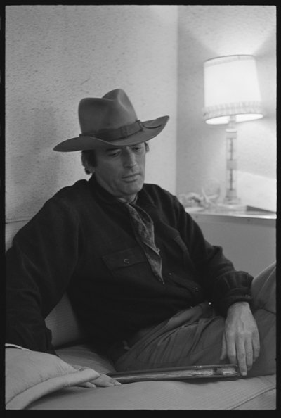 Gregory Peck in seinem Schauspieler-Wohnwagen von Orlando Suero