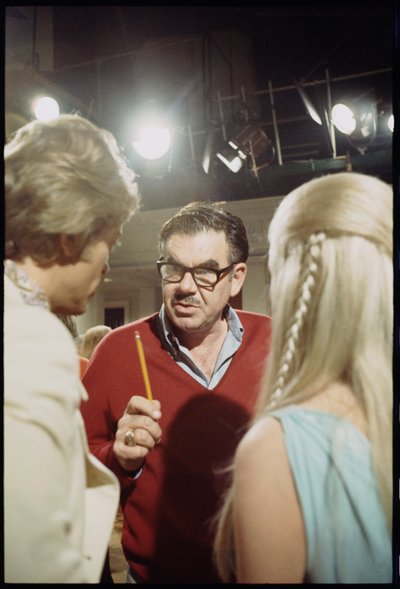 Russ Meyer am Set von 