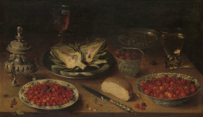 Stillleben mit Artischocke, Obst in Kraak-Porzellan, Salzstreuer/Pfefferstreuer von Osias Beert (I)
