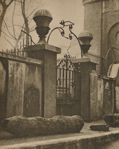 Ulmenstämme für Rohrleitungen, ausgegraben in der Nähe von St. Annes, Soho, um 1935 von Paterson