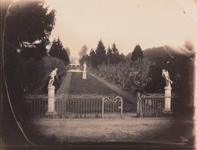 Gartenszene mit Statuen von Paul Thivier