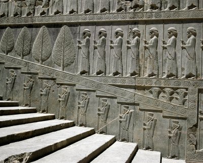 Wachen von Susa und Persien. Reliefs der östlichen Treppe der Apadana, 6. Jahrhundert v. Chr. von Persian School