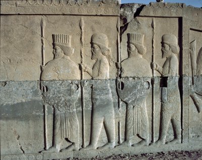 Kaiserliche Garde. Reliefs der östlichen Treppe der Apadana, 6. Jahrhundert v. Chr. von Persian School