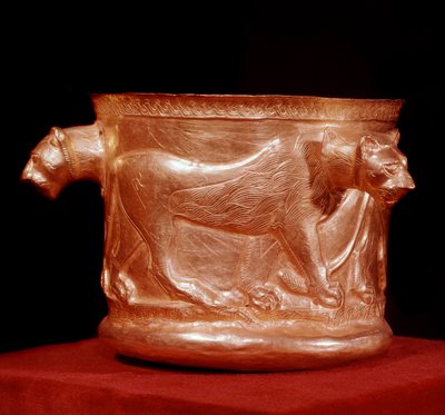 Persische Kunst: Goldbecher verziert mit drei Löwen. Aus Kalardasht. 9. Jahrhundert n. Chr. von Persian School