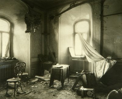 Russische Revolution von 1917: Inneres des Chudov-Klosters im Kreml von Moskau nach dem Bombardement im November 1917. Fotografie von Pyotr Petrovich Pavlov (1860-1925) von Petr Petrovich Pavlov